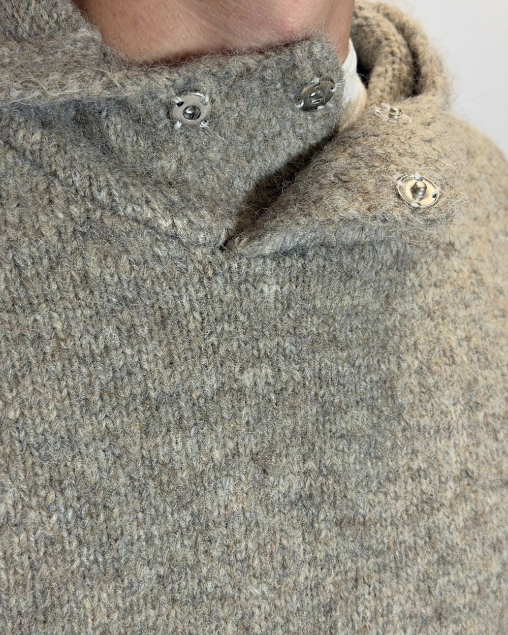 Maglione con cappuccio